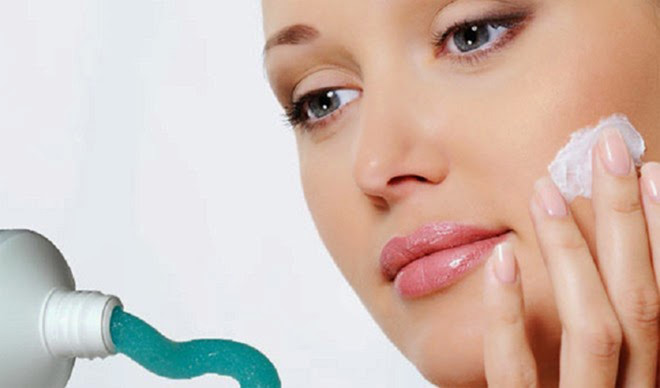 Cách trị mụn đầu đen bằng kem đánh răng tại nhà có hiệu quả không