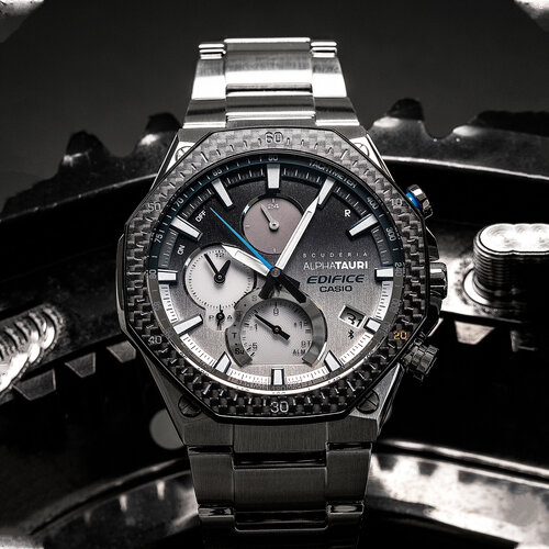Vì sao đồng hồ Casio Edifice EQB-1100AT-2ADR lại có giá cao
như vậy?
