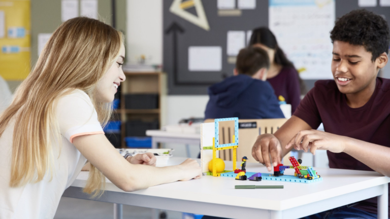 do-tuoi-phu-hop-de-hoc-robotics-cho-tre-em